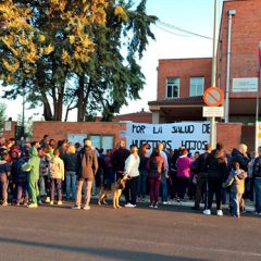 Nueva jornada de movilizaciones en los centros escolares, el PSOE lleva el problema a las Cortes