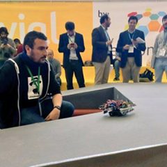 El cuellarano Eduardo Cáceres gana el 2ºpremio en el certamen Ferrovial Robot Challenge