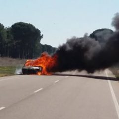 Arde un vehículo cerca de Villaverde de Iscar