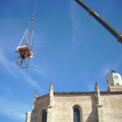 La torre de la iglesia de Coca recupera la campana del reloj
