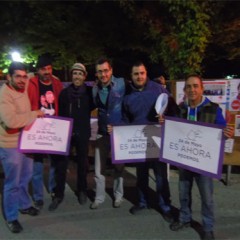 Arranque de la campaña electoral con la pegada de carteles en Cuéllar
