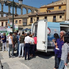 La Unión de Campesinos repartió 2.000 litros de leche en Segovia