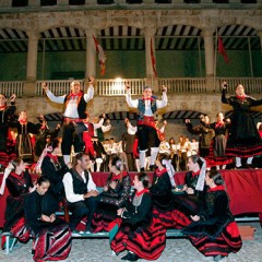 El Grupo de danzas «Villa de Cuéllar» recauda 3.800€ para la confección de batas y mascarillas