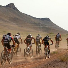 El biker cuellarano Gonzalo Nuñez “solo ante el desierto” en la Titan Desert