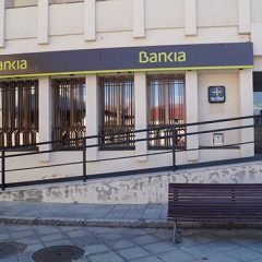 Dos detenidos y disparos tras el intento de robo de la sucursal de Bankia en Chañe