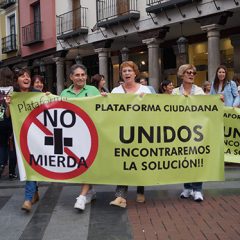 100 vecinos de Fuentepelayo y Zarzuela del Pinar piden en Valladolid la retirada de los resíduos