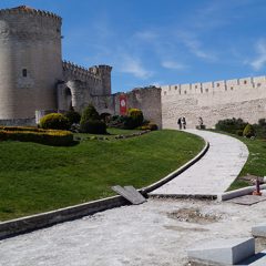 Nueva inversión de 30.000 euros en la pavimentación del entorno del castillo