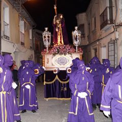 Solemne procesión del Viernes Santo empañada por el lanzamiento de huevos al Nazareno