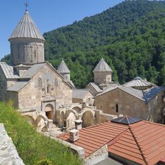 Armenia: Tierra de montañas y monasterios