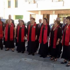 La Coral de Cuéllar cantó en la calle por no tener autorización para cantar en la iglesia de Torregutierrez