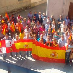 150 personas expresan su apoyo a la Guardia Civil en Fuentesauco de Fuentidueña