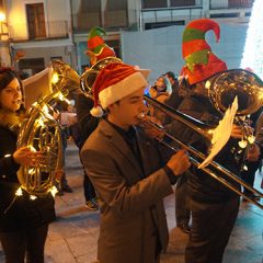 La Banda de música llevó el espíritu navideño a las calles de Cuéllar