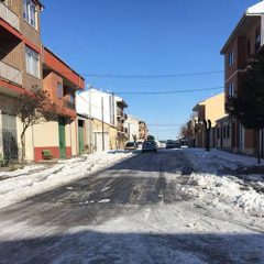 El barrio de San Gil intransitable por el hielo sobre la calzada