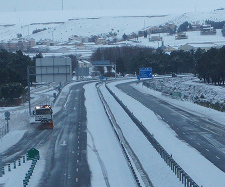 Precaución por hielo y nieve en las carreteras de la comarca