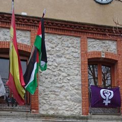 El ayuntamiento de Viloria luce la bandera de apoyo a la huelga feminista