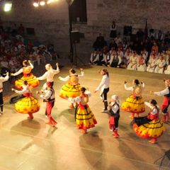 Festival de Jotas en el castillo de Cuéllar en la presentación de la Corregidora