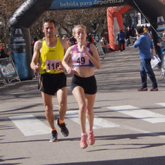 Diana del Ser (10 Km) y MªCarmen Riesgo (5 km) ganadoras de la carrera de las murallas de Cuéllar