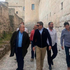 Ciudadanos arranca su campaña en Cuéllar con una visita al castillo