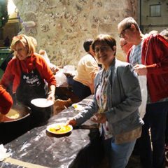 Patatas y dulzainas en el fin de fiesta del barrio del Salvador