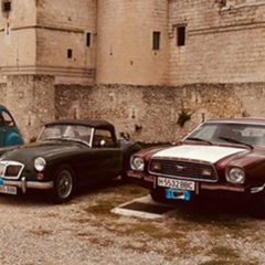 Concentración de coches clásicos en el castillo de Cuéllar