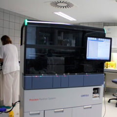 El hospital de Segovia cuenta con un nuevo equipo para analíticas PCR