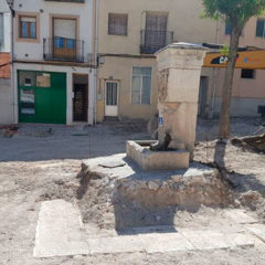 Las obras de la plaza de la Cruz descubren el enlosado del antiguo pilón
