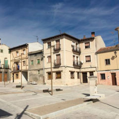 Imagen renovada de la plaza cuellarana de la Cruz