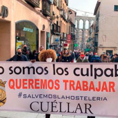 Multitudinaria protesta de los hosteleros en las calles de Segovia