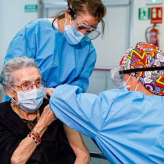 Ana Fernández, primera vacunación frente a la Covid-19 en Segovia