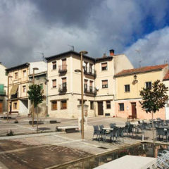 La remodelación de la plaza de la Cruz se estrena con una gran terraza