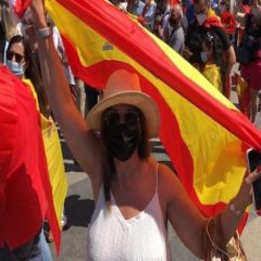 Marta Sanz: ‘no han dejado de acosarme’ en las redes sociales tras mostrar la bandera española