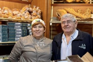 La Junta premia a la histórica panadería Los Mellizos