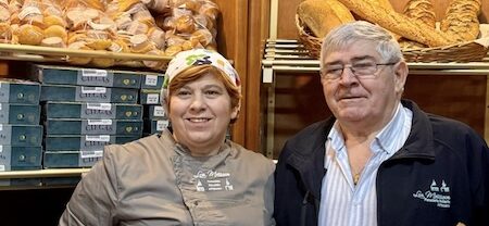 La Junta premia a la histórica panadería Los Mellizos